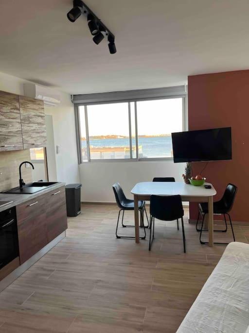 Joli Appart/Vue Etang/Clim /Wifi Balaruc-les-Bains Exterior photo